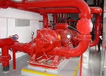 těchto zařízení se využívají tlakové spínače a čerpadlo se musí spustit při poklesu tlaku v přívodním potrubí o 20% proti tlaku při uzavřeném řídícím ventilu soustavu (6).