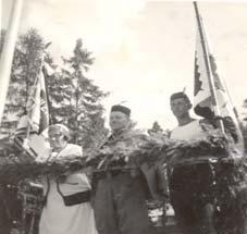 Příloha č. 26 a) Fotografie Předávání standarty dorostu b) Fotografie Předávání standarty (r.