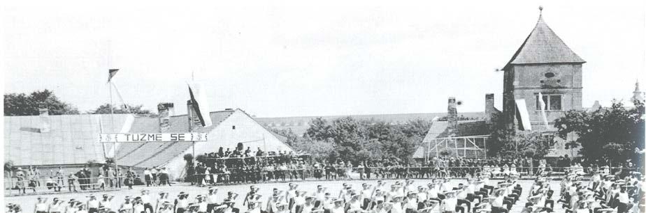 zámku (po r. 1935).