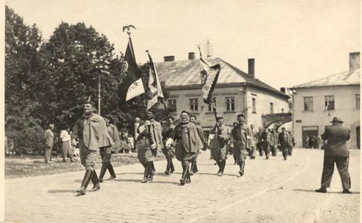 Příloha č. 29 a) Fotografie z veřejného cvičení V. okrsku Havlíčkovy sokolské župy, které proběhlo v Polné dne 15. června 1947.