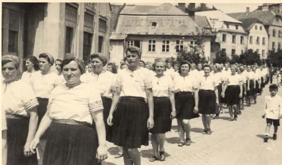 Příloha č. 31 a) Fotografie z veřejného cvičení V. okrsku Havlíčkovy sokolské župy v Polné dne 15. června 1947.