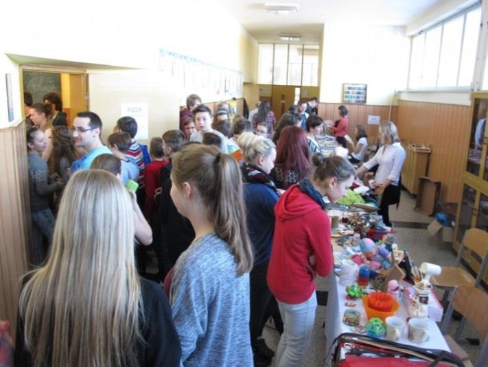 Ve školním roce 2017/2018 se žáci aktivně podíleli na charitativní sbírce Život dětem Srdíčkové dny.