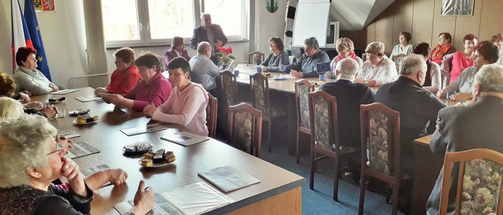 dům s pečovatelskou službou a kostel Prozřetelnosti boží, jehož prohlídku obohatila výkladem
