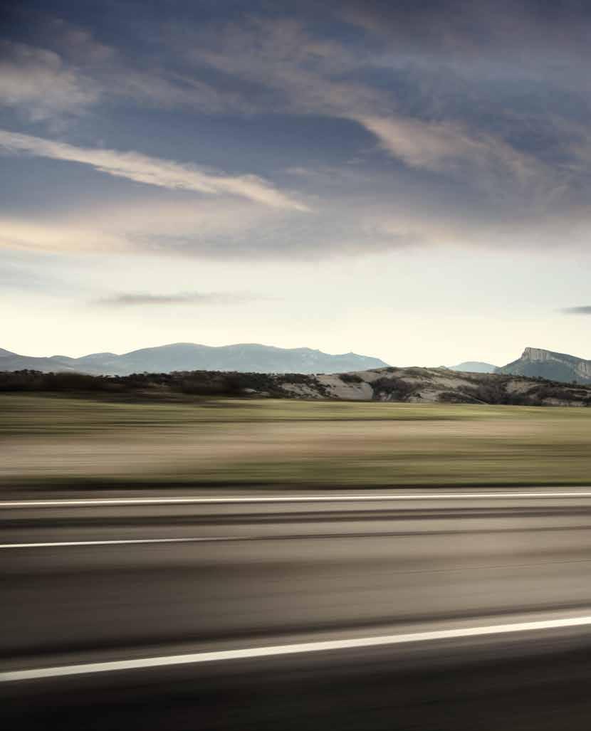 DYNAMICKÉ JÍZDNÍ VLASTNOSTI Nové CR-V pohání naše nejnovější vyspělé motory zážehové nebo hybridní zážehové a elektrické*.