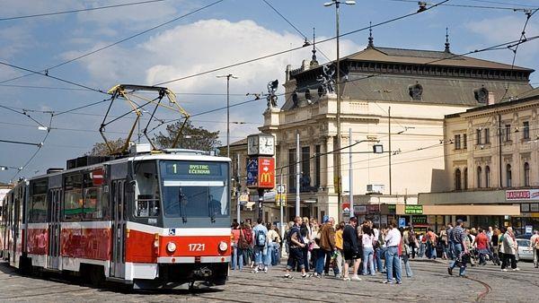 Způsob dopravy z hlavního nádraží do cíle cesty Jakým způsobem, když se do Brna vracíte vlakem na hlavní nádraží, se obvykle dopravujete z hlavního nádraží do cíle vaší cesty v Brně (např. domů aj.)?