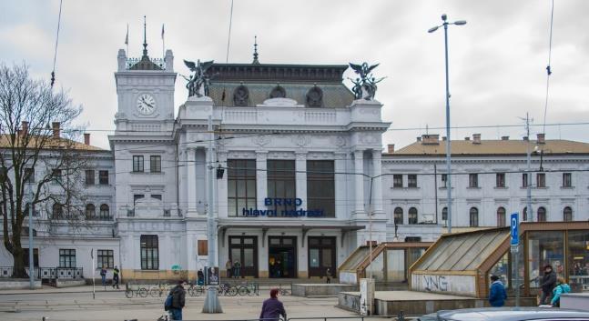 . HLAVNÍ ZÁVĚRY SOUČASNÝ STAV Více než dvě třetiny obyvatel Brna jezdí alespoň občas vlakem, frekvence jejich cestování po železnici však není nijak vysoká.