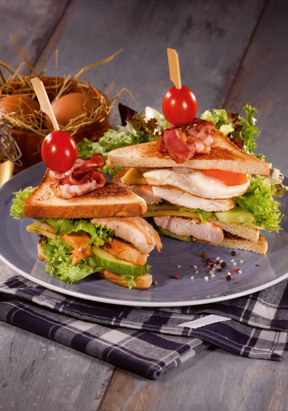 SNACK VARIACE 179,- Club Sandwich grilované kuřecí medailonky s toastem, sýrem, restovanou slaninou, sázeným vejcem, okurkou, rajčetem, listovým salátem a koktejlovou omáčkou