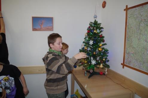 2016 na táborovou základnu u Velešína. Soutěžící jsme rozdělili do 5 pětičlenných týmů. Každý tým si zvolil jméno a svého kapitána.