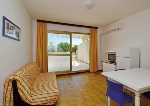 88 Residence Spiaggia lignanosabbiadoro.azzurro.cz 98 vila YTIN () Residence nabízí úchvatný výhled na lagunu, má celkem 35 apartmánů různé velikosti a nachází se nedaleko centra.