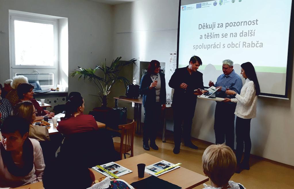 V přednáškové místnosti proběhlo shrnutí celého projektu a poté nám spoluautorka nové