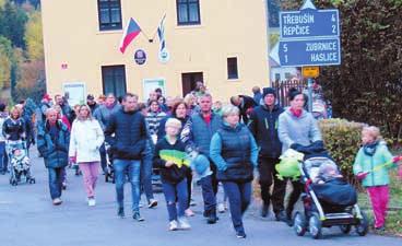 Lampionov prûvod Dne 27.fiíjna v pfiedveãer státního svátku 100. v roãí vzniku samostatného âeskoslovenského státu se jiï tradiãnû konal lampionov prûvod. A tak se v 17.