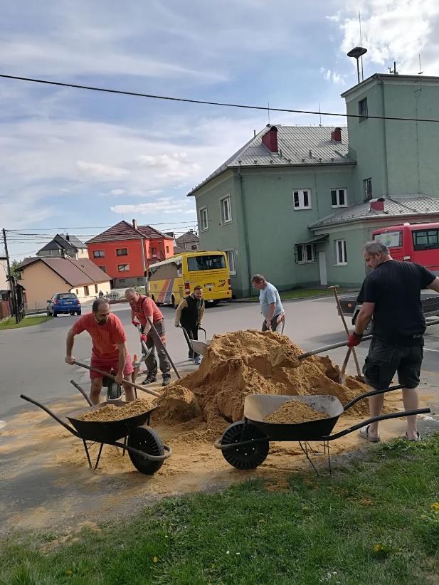 Těšíme se také na nové kamarády do mateřské školy, proto jsme pro ně připravily den otevřených dveří.