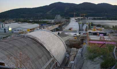 Zvláštní kapitolu v postupu betonáže ostění tvoří chráničky, které slouží pro vedení kabelů k jednotlivým prvkům technologického vybavení tunelu, jako jsou kamery, ventilátory, čidla měření opacity,