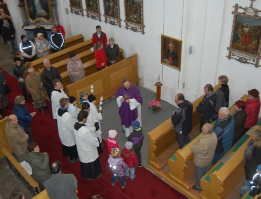 cesta 18,00 Za Josefa Hulmana, Annu Hulmanovou a celý rod 18,00 P. M. Kozubík Sobota 8. 4. 18,00 19,00 Spol. mladých fara Neděle 9. 4. Květná neděle 8,00 křížová cesta 8,30 Za Marii a Frant.