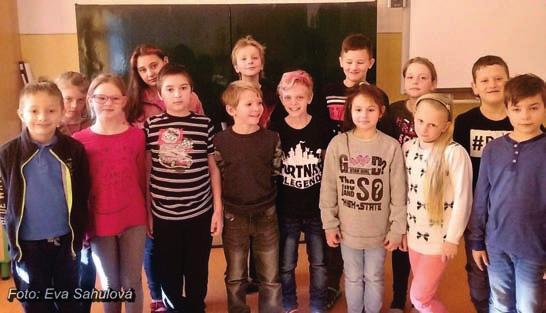 Program byl zahájen představením našich nejmenších a jejich rodičů, poté zarecitovala děvčata z 1. stupně ZŠ. Následoval slavnostní projev místostarosty městyse a zápis do pamětní knihy.