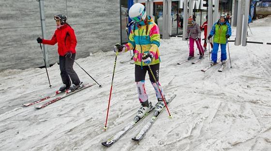 Celosezonní permanentku si letos ve Špindlu koupilo 1 600 lyžařů a provozovatel doufá, že počet držitelů celosezonních skipasů poroste. Motivuje je k tomu speciální akcí.