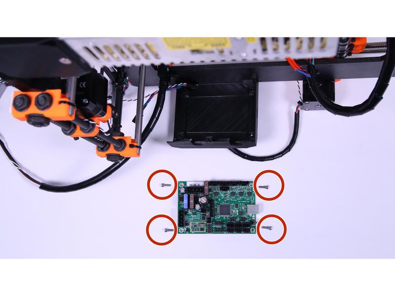 Step 9 Příprava elektroniky Šroub M3x10 (4 ks) Zasuňte