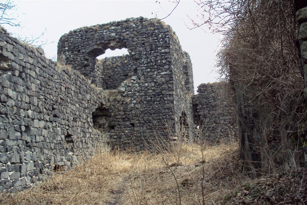 Místa v okolí tábora: Ronov Není jisté, kdy přesně byl hrad Ronov založen, odborné odhady říkají, že k založení došlo někdy ve čtrnáctém či patnáctém století.