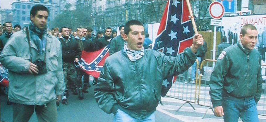 Příloha č. 6: obrázky- Neonacisté Demonstrace českých skinheads v první polovině devadesátých let.