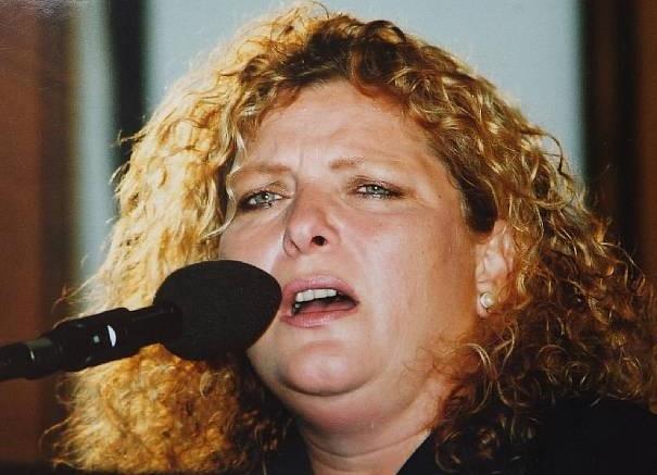 TILIA Škola pøírodního léèení vás srdeènì zve na hlasový workshop IDY KELAROVÉ ZPÍVAT UMÍ KAŽDÝ intenzivní workshop k probuzení hlasu tvého srdce Workshop pro
