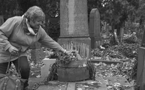 Naše vzpomínání umocní fotografie z divadelních představení a krátké citace z memoárové literatury. Na věčné časy FUNDUS, FRAK A FIŽÍ Jaká je životní pouť kostýmů v Národním divadle?