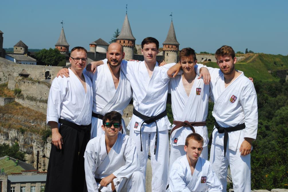 Reportáže MEZINÁRODNÍ TURNAJ V TRADIČNÍM KARATE Old Fortress karate cup, Kamenec Podolsky, Ukrajina Česká asociace tradičního karate v rámci přípravy na Mistrovství světa v tradičním karate, které