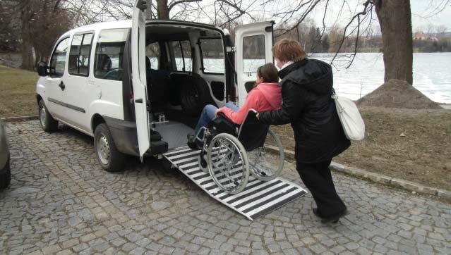 Rok 2012 Šestý rok se nesl ve znamení týmového vzdělávání, ale také velkých změn. Ředitelka Sdílení, Marie Gregorová, vypsala výběrové řízení na pozici ředitele.