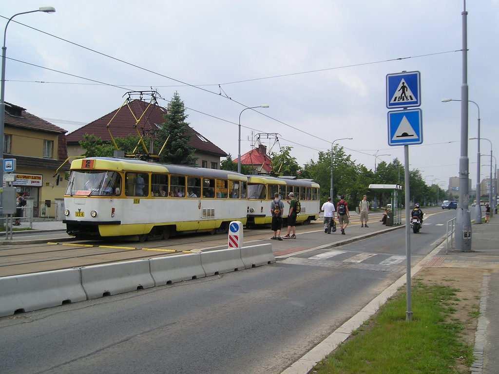 Plzeň Vejprnická: jízdní pruh 3,5 m (před 4,5 m), ostrůvky 2,8 2,9 m (před