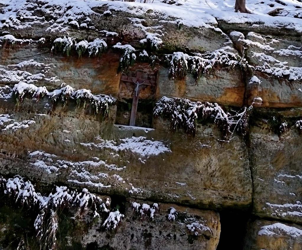 Vinořské kříže0 Symbol kříže je starý desítky tisíc let. Je možné ho najít na nejstarších vykopávkách. Označoval důležitá místa nebo důležité předměty. Hle, zde se něco stalo.