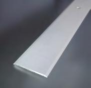 Přechodový profil vrtaný 40 2 mm Hliníkový přechodový profil s otvory na zapuštěné šrouby se používá na ukončení nebo plynulý přechod mezi podlahovými materiály bez výškového rozdílu.