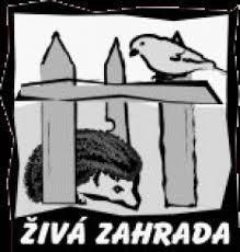 otevřené hodiny na školní zahradě, ve které starší žáci vzdělávali prvňáky.