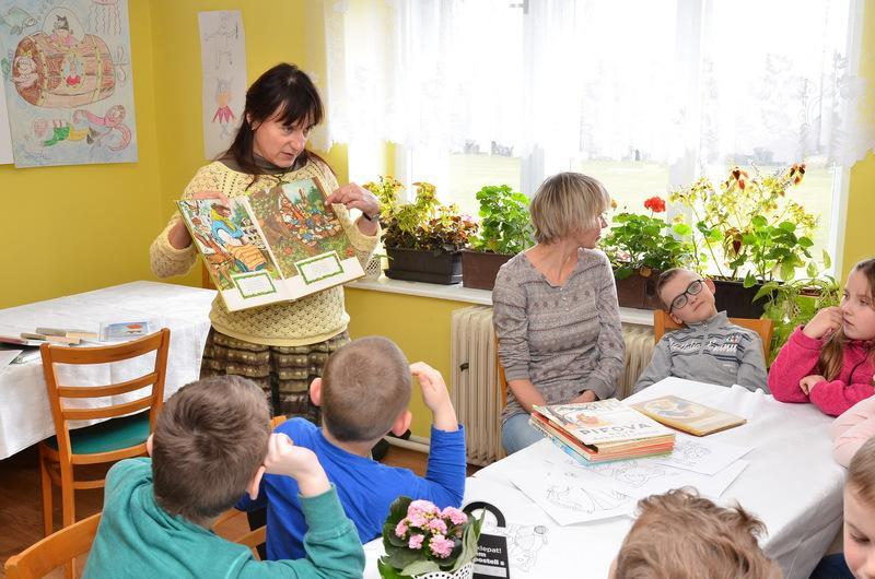 [15] Beseda s paní spisovatelkou Na březnové návštěvě jsme se dohodli, že budeme připravovat oblíbené tousty. Nejprve jsme získali informace z dětských kuchařských knížek, které máme v knihovně.