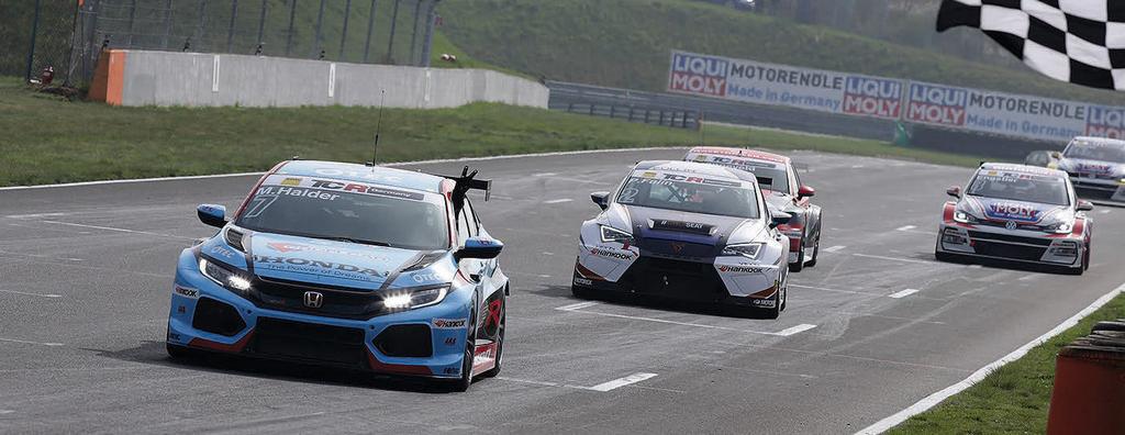 Michelle Halder předtím strávila několik let závoděním ve formuli 4 a přešla k ADAC TCR Německo v sezóně roku 2018, když její bratr Mike získal v předchozím roce druhé místo.