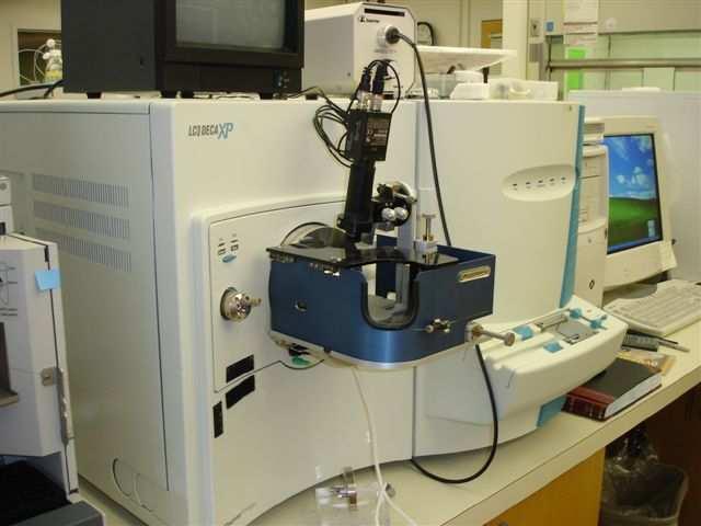 22 s názvem hmotnostní spektrometrie. Po rozšíření metody do spolupráce více analyzátorů, tzv.
