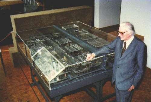 Konrad Zuse (1910-1995) 1938: elektromechanický binární počítač Z1 1940: Z2