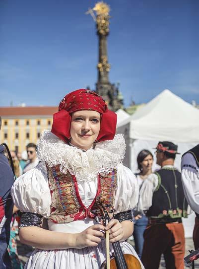 Město žije po celý rok bohatým kulturním a společenským životem, ale najdete tu i bezpočet malebných zákoutí, kde můžete spočinout. Jedinečný koktejl krásy a nezapomenutelných zážitků to je Olomouc.