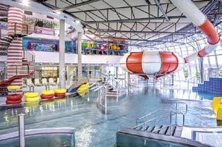finskou saunu s ochlazovacím bazénem, BIO saunu, relaxační místnost i romantický venkovní whirlpool na terase, z níž se vám naskytne ohromující výhled na město.