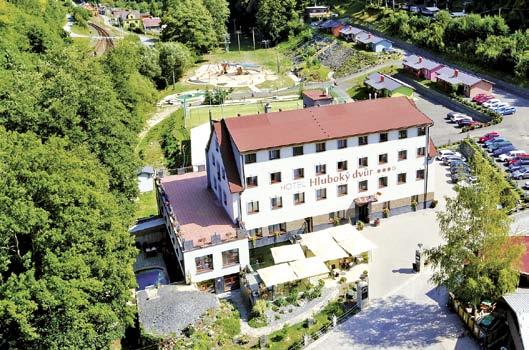 Tvoří ji spletitý systém rozmanitých terénních překážek, dřevěných lávek, schodišť a lanových můstků. Svoji zdatnost návštěvníci prověří při lezení po skále, tunelem i po kmeni stromů.