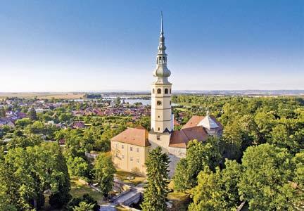 73 MUZEUM OLOMOUCKÝCH TVARŮŽKŮ Olomoucké tvarůžky jsou zrajícím sýrem vyrobeným z netučného kyselého tvarohu. Této jedinečné pochoutce je pak zasvěcené celé muzeum.