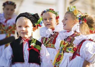 Pozornosti určitě neunikne dochovaná osmiúhelníková bašta, odkud je to již jen malý kousek k zdejšímu klenotu české moderny a secese, Národnímu domu z počátku 20.