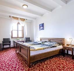 NOVINKA TURISTICKÁ PLAVBA V KROMĚŘÍŽI Chcete si užít netradiční pohled na Kroměříž z vodní hladiny? Kroměříž nabízí úplně nový zážitek, kterým je plavba po řece Moravě.
