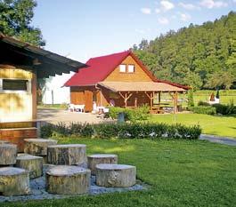Poloha na úpatí pohoří Chřibů nabízí nádherné přírodní scenérie pro turisty, jež hledají přírodu bez nějakých velkých atrakcí.