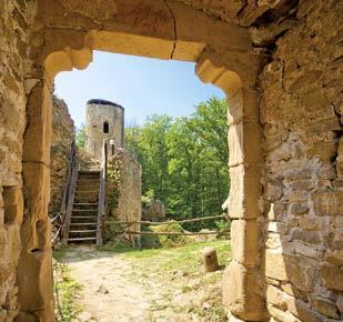 CHŘIBY, HORY PLNÉ TAJEMSTVÍ, HISTORIE A ČISTÝCH STUDÁNEK Komínky, foto: m-ark Pohled z Brda, foto: m-ark Patříte mezi ty, kteří rádi tráví svůj volný čas aktivně?