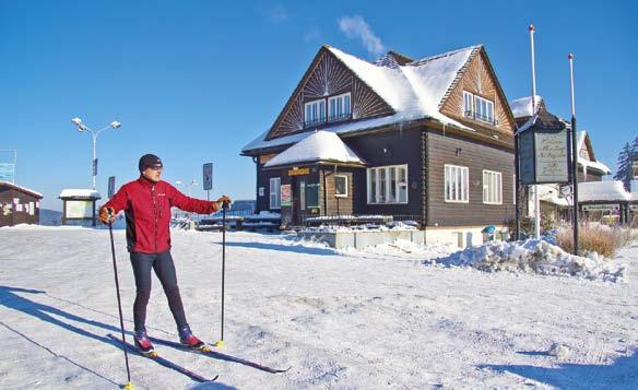 Mezi obcemi Brusné a Rusava se nachází zřícenina hradu Křídlo, u Chvalčova zůstaly zbytky zdí gotického hradu Obřany. Další zřícenina Šaumburk stojí na kopci za Podhradní Lhotou.