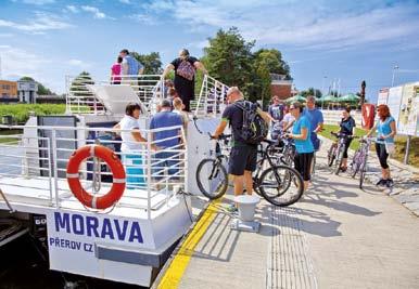 První loď proplula novým kanálem 3. prosince 1938. Kromě dopravy materiálu sloužil kanál jako součást závlahových a melioračních Baťův kanál, foto: m-ark systémů.