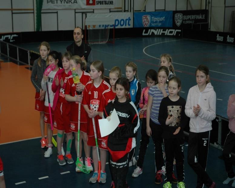 Florbal dívek 4. a 5. tříd V pondělí 4. února 2019 se žákyně naší školy zúčastnily krajského kola ve florbale. Turnaj se odehrál v Praze Střešovicích v rozsáhlé hale Tatran Střešovice.