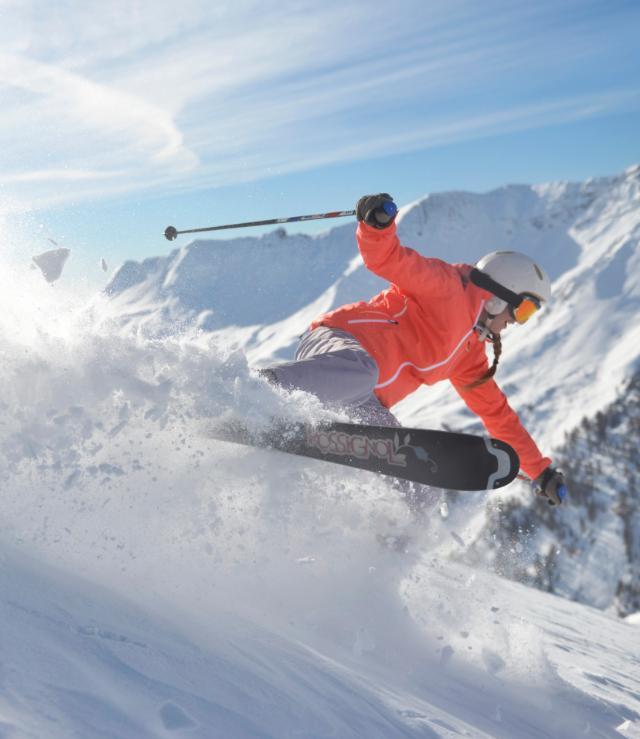 Sportovní aktivity Souhrn bohaté nabídky sportů zahrnutých ve Vašem balíčku Skupinové lekce (od začátečníků po pokročilé): Alpské lyžování (od 4 let) Snowboarding (od 8 let) Sněhová zahrada (pro