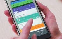 FEJETON Mobilní telefon Mobilní telefon, jak jsme mohli bez nûj Ïít? Ale Ïili. Prostû neexistoval. Jedin telefon byl pfiístroj pevné linky. A to neb valo pravidlem, Ïe jej mûl kaïd doma.
