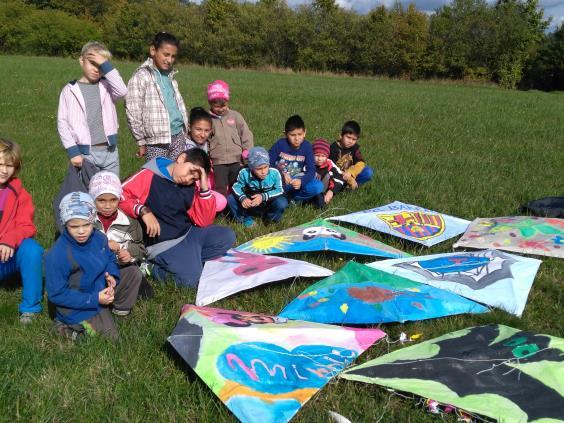 Brod - Jablečné slavnosti - Hostětín - účast na folklorní akci Setkání Pod Světlovem ŘÍJEN - Drakiáda - Bojkovice - výlet na exotické ptactvo - Rudice -