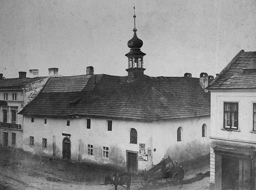 KERAMI- KA, SKLO, PORCELÁN ZE SBÍREK MUZEA NOVOJIČÍNSKA. Vernisáž výstavy se uskuteční ve středu 23. listopadu 2011 v 17.00 hodin. Rytířský sál. g Do 29. ledna 2012, AKCE TĚLA.